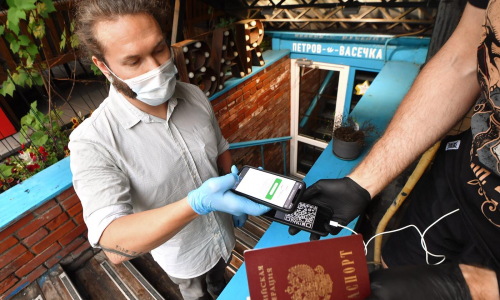 Может ли продавец магазина требовать паспорт при предъявлении QR-кода